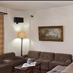 Emmanuel شقة فندقية 4*