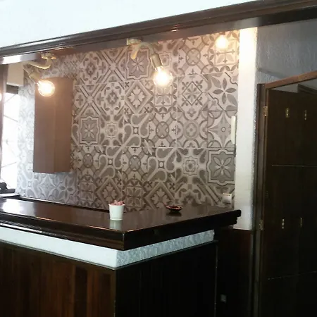 Emmanuel מלון דירות 4*