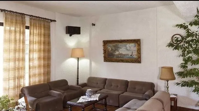 Emmanuel شقة فندقية 4*